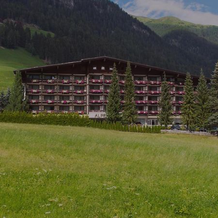Hotel Alpenhof Sankt Jakob in Defereggen Bagian luar foto