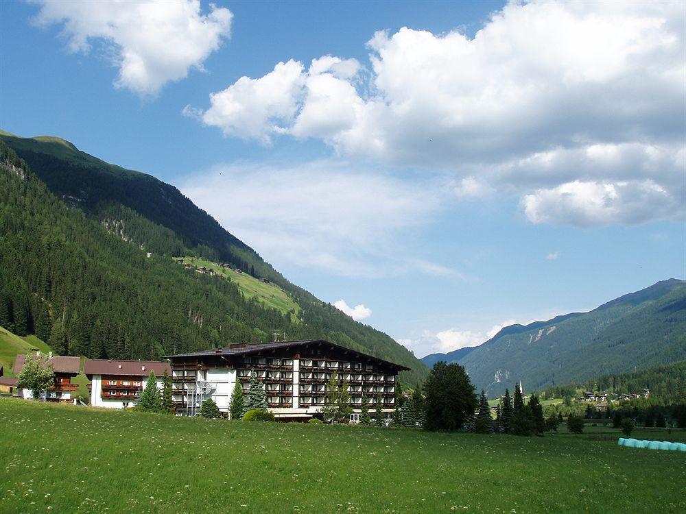 Hotel Alpenhof Sankt Jakob in Defereggen Bagian luar foto