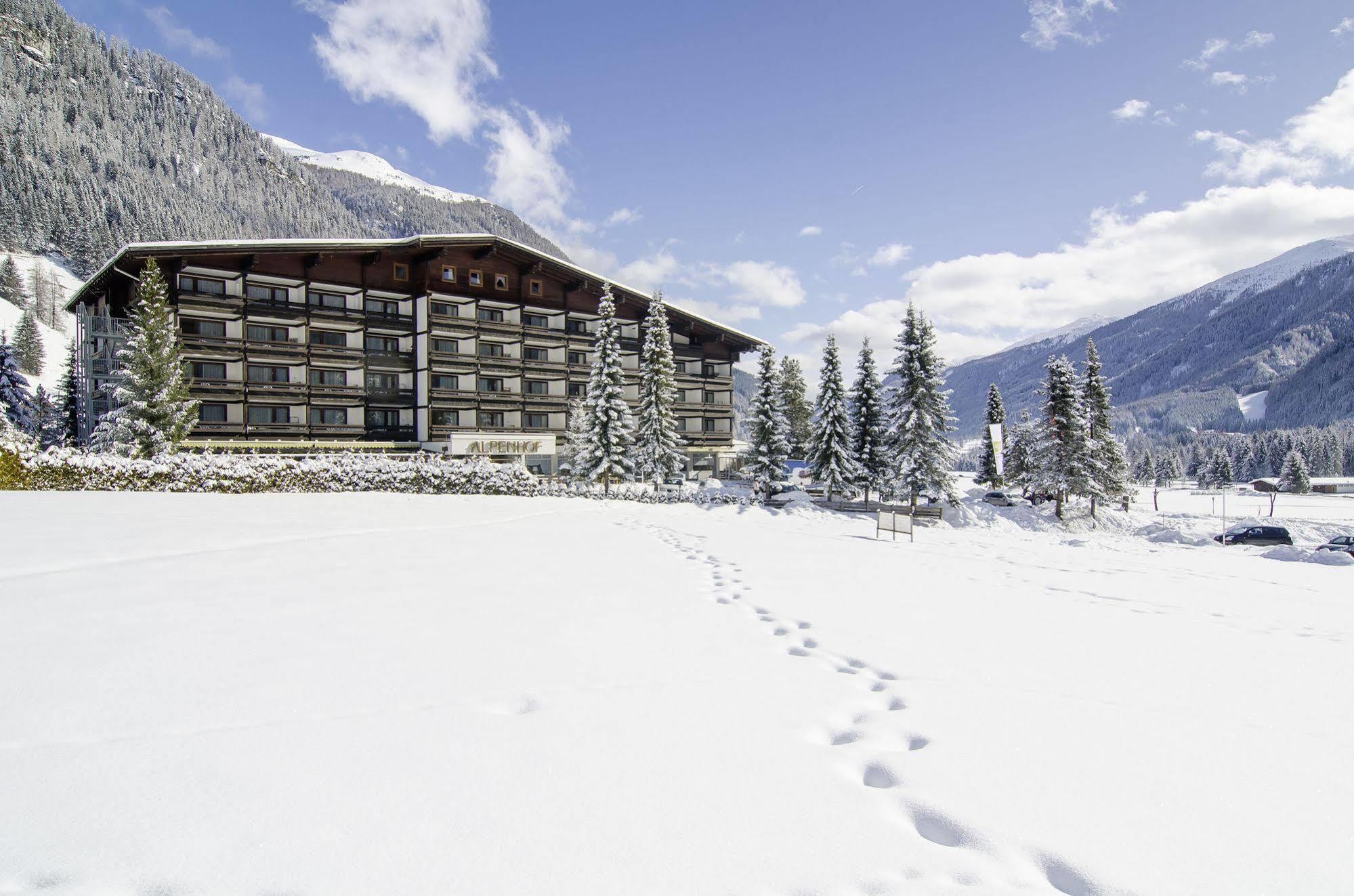 Hotel Alpenhof Sankt Jakob in Defereggen Bagian luar foto