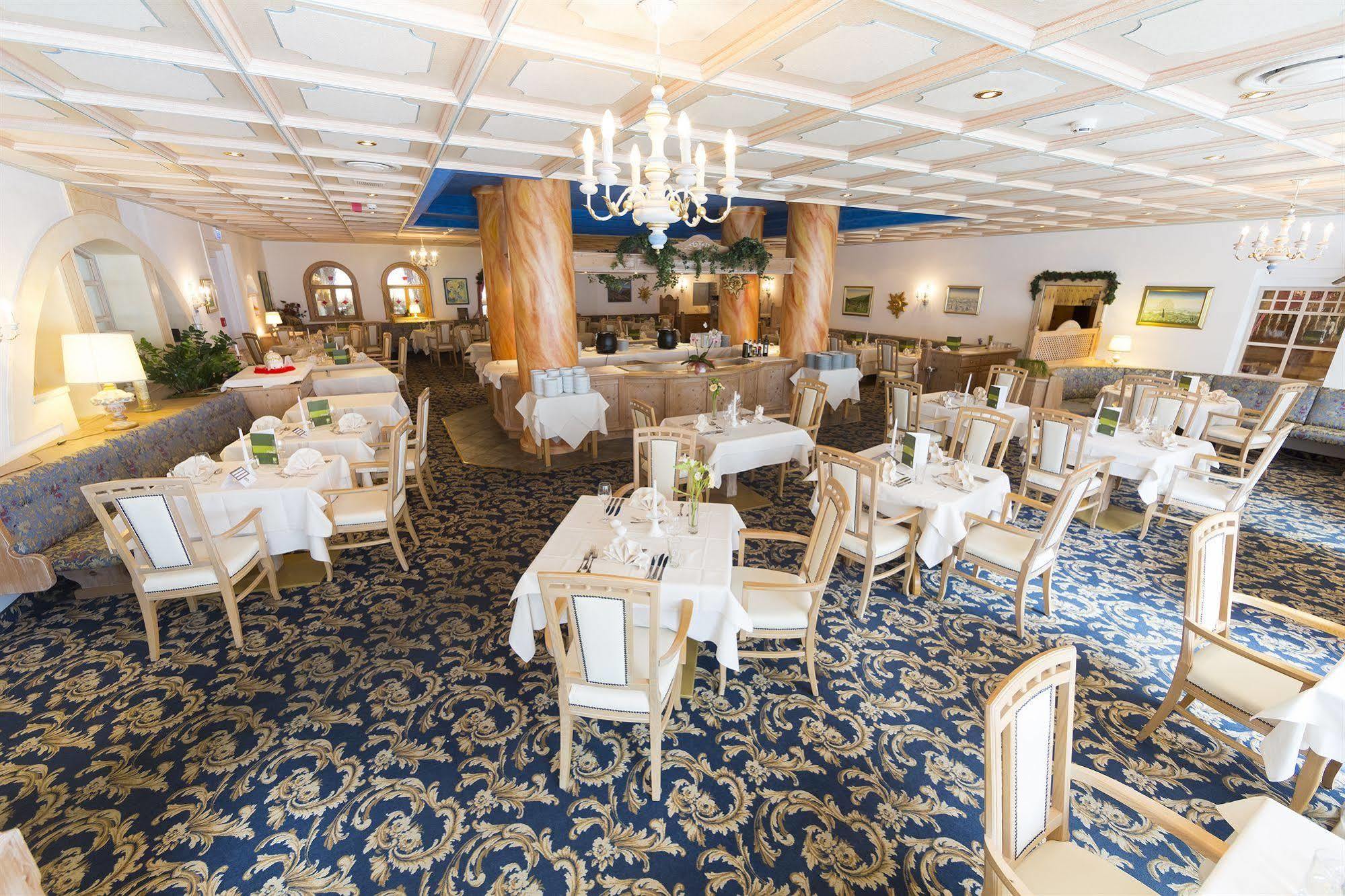 Hotel Alpenhof Sankt Jakob in Defereggen Bagian luar foto