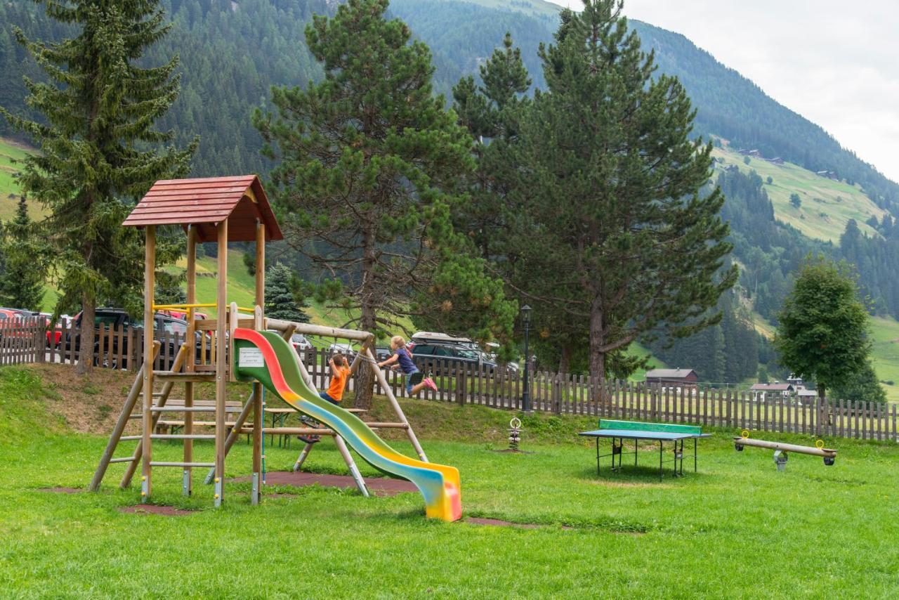 Hotel Alpenhof Sankt Jakob in Defereggen Bagian luar foto